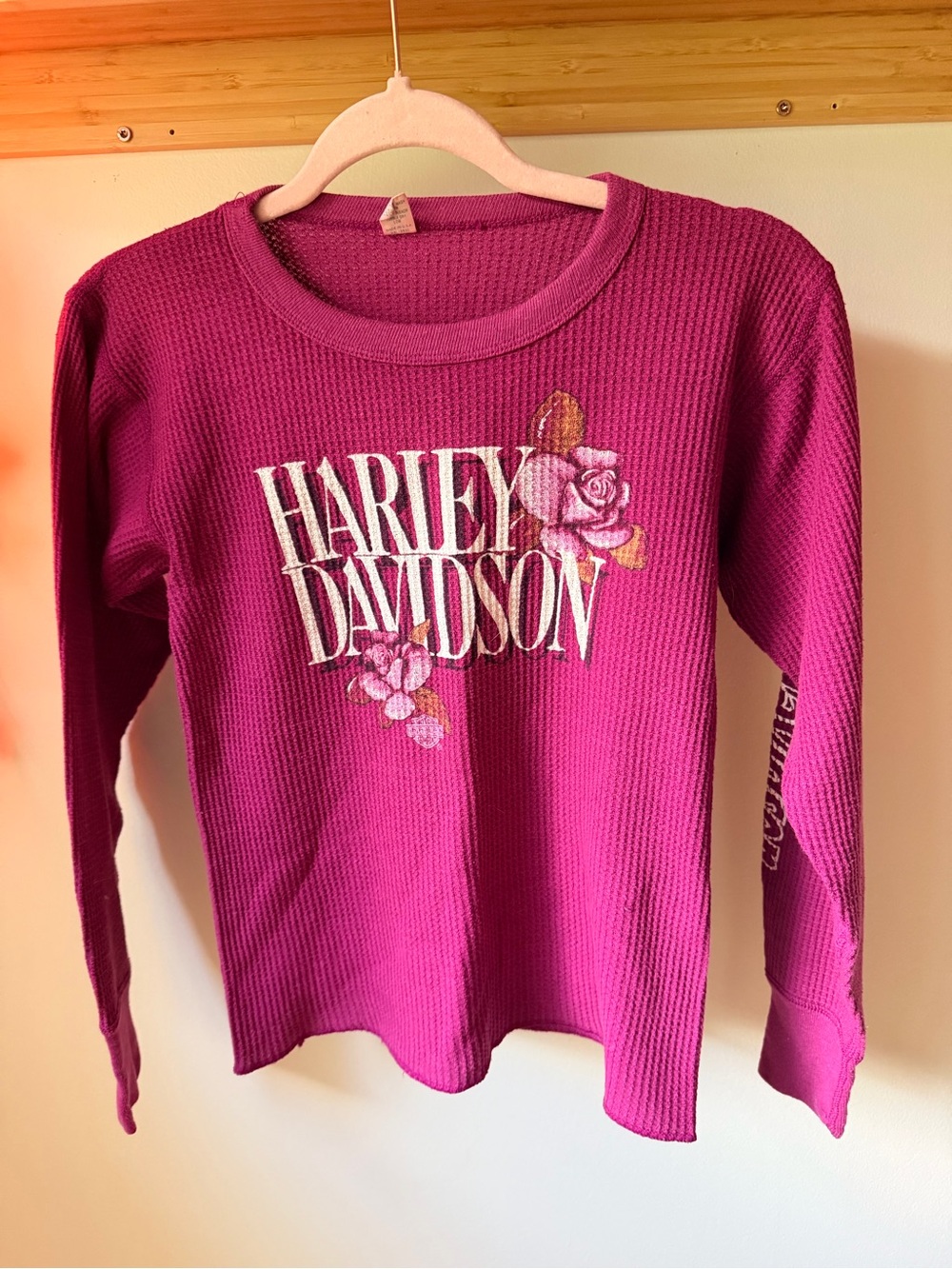 Vintage Rare Harley-Davidson Magenta Long-Sleeve Thermal Tee with Floral Logo